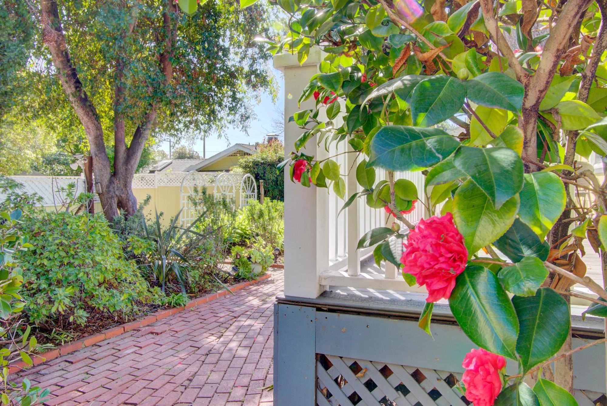 Secret Garden Inn & Cottages Santa Barbara Exterior photo